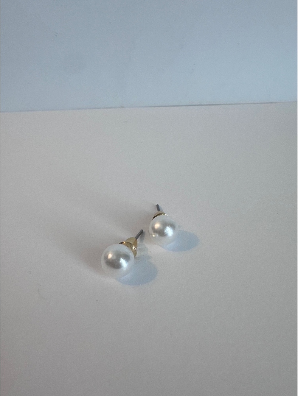 Gift Kit! Revolution Lipstick with Pearl Stud Earrings - Picture 6 of 6